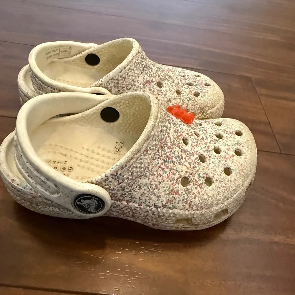 Kids Crocs Glitter Rainbow‎ Gummy Bear Jibbit Charm Clogs Size 8